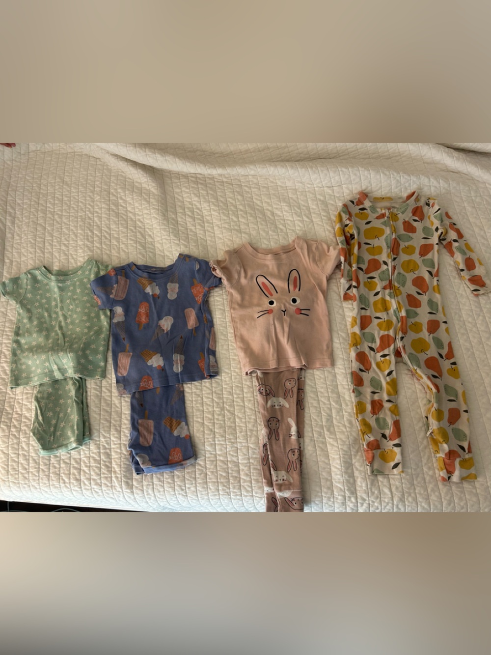 Four pair pajamas Old Navy 18-24 m